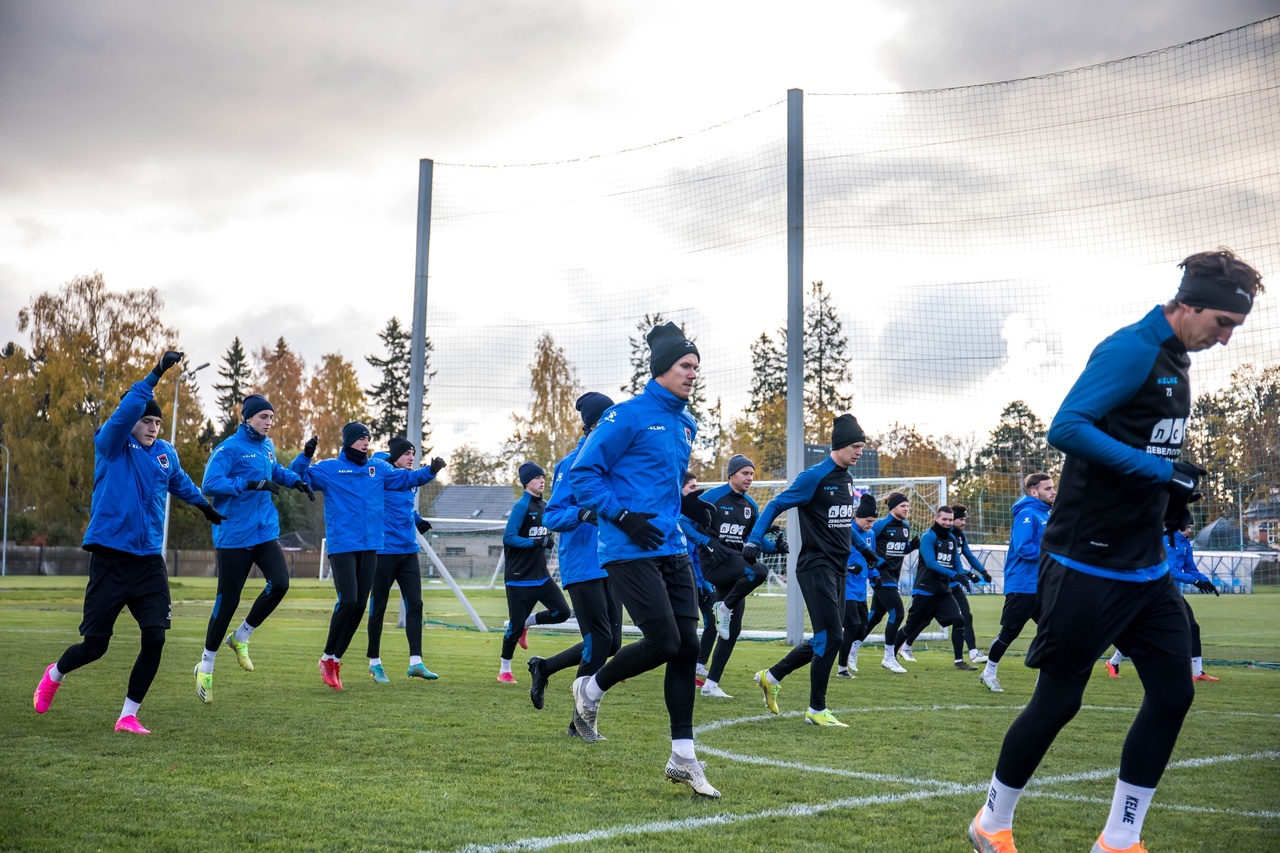 Во Владивостоке выйдем на поле «с корабля на бал»! | ⚽️ ФК «Ленинградец»